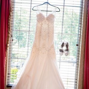 Essence of Australia wedding gown in size 6